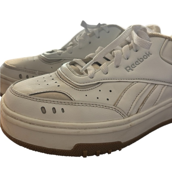 Reebok Women's White Athletic Shoes Size 8 - Picture 4 of 7